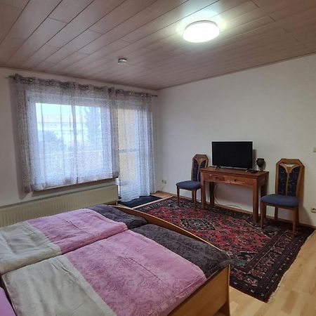Gemuetliche 120 Qm Ferienwohnung Mit Balkon Adelsdorf Zewnętrze zdjęcie