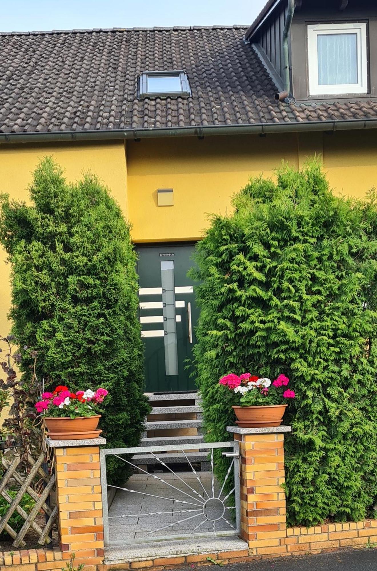 Gemuetliche 120 Qm Ferienwohnung Mit Balkon Adelsdorf Zewnętrze zdjęcie